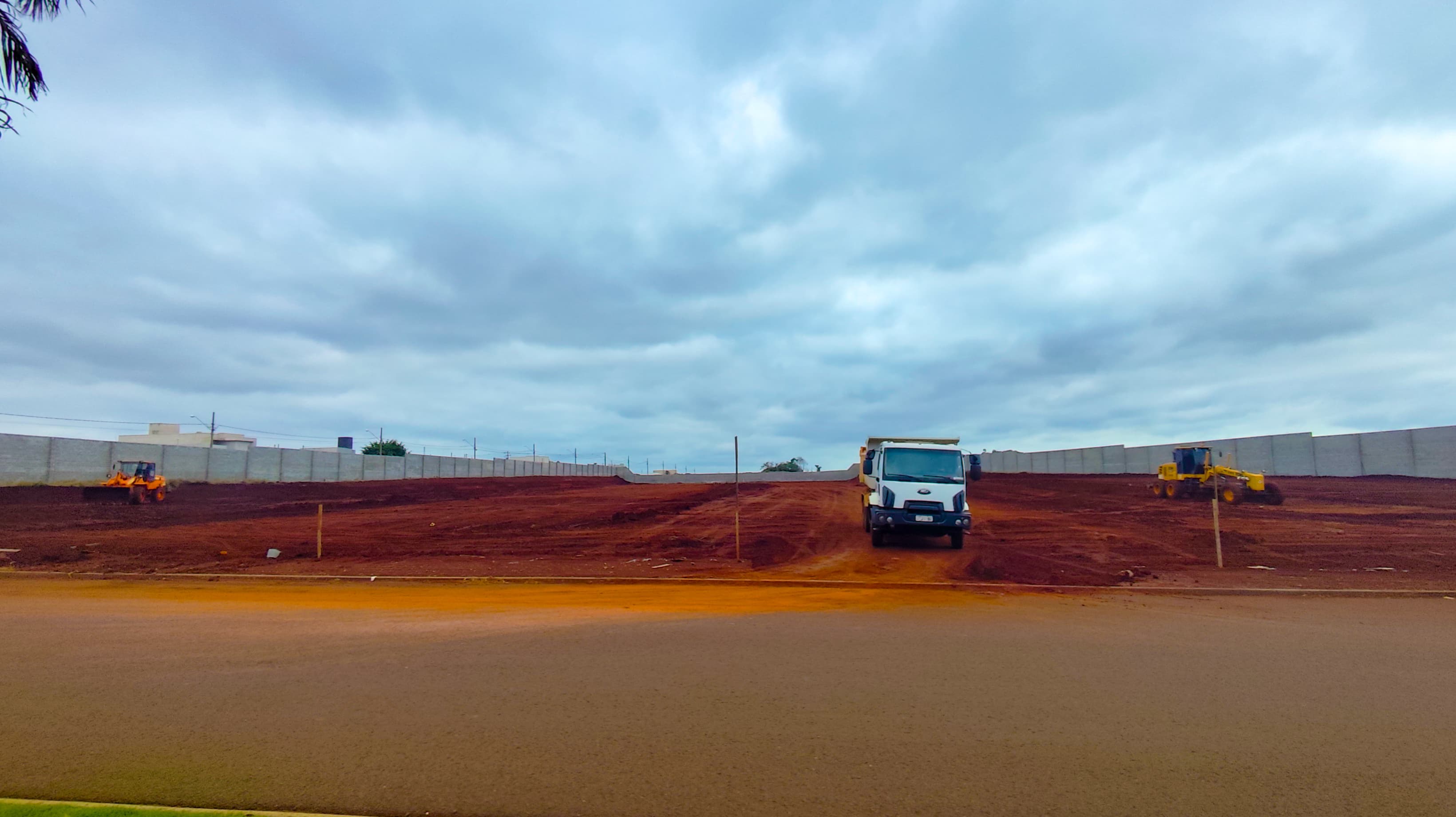 Prefeitura de Arapongas conclui terraplanagem do terreno da nova sede