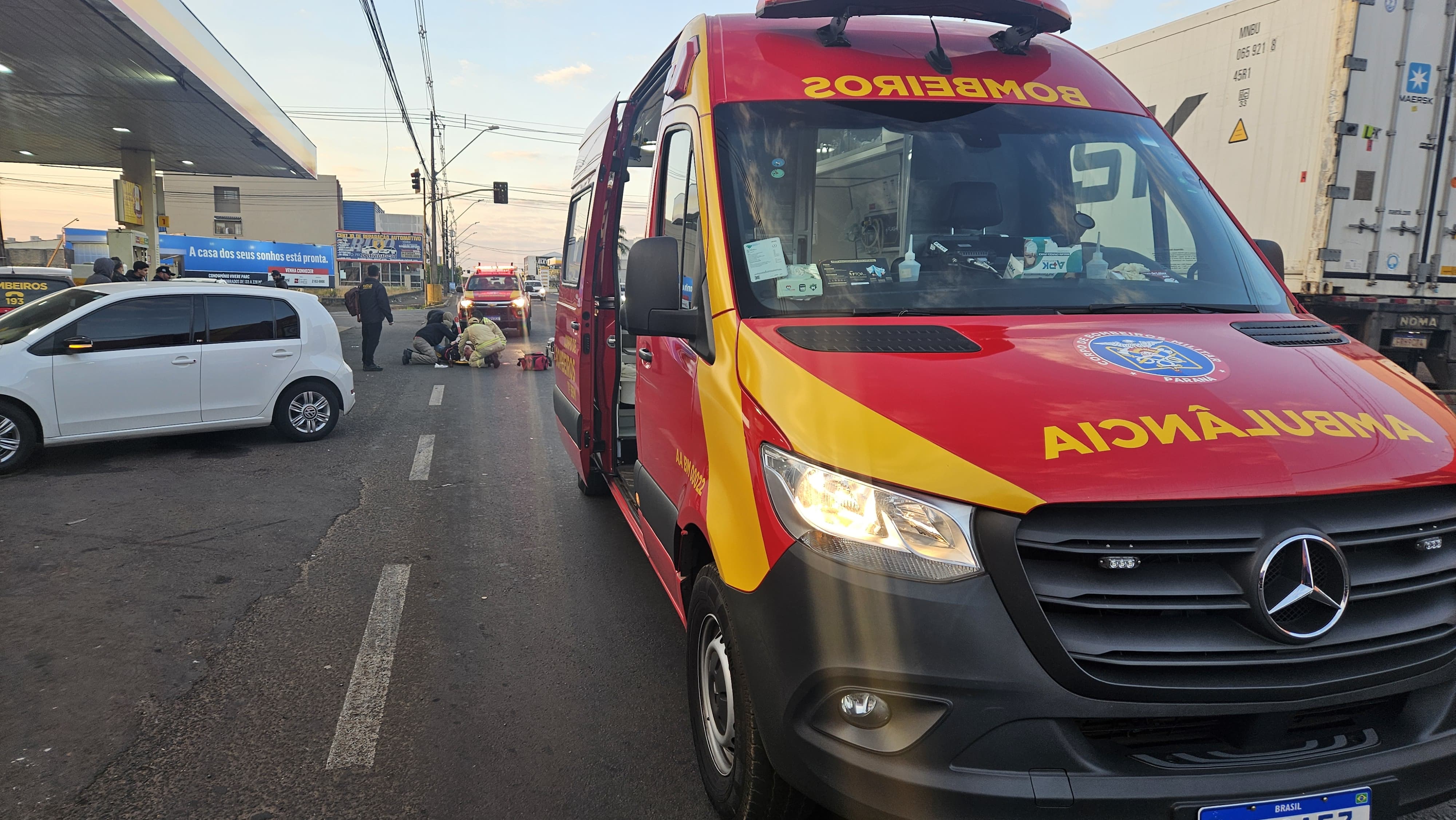 Trabalhador é atropelado por carro ao atravessar Avenida Minas Gerais