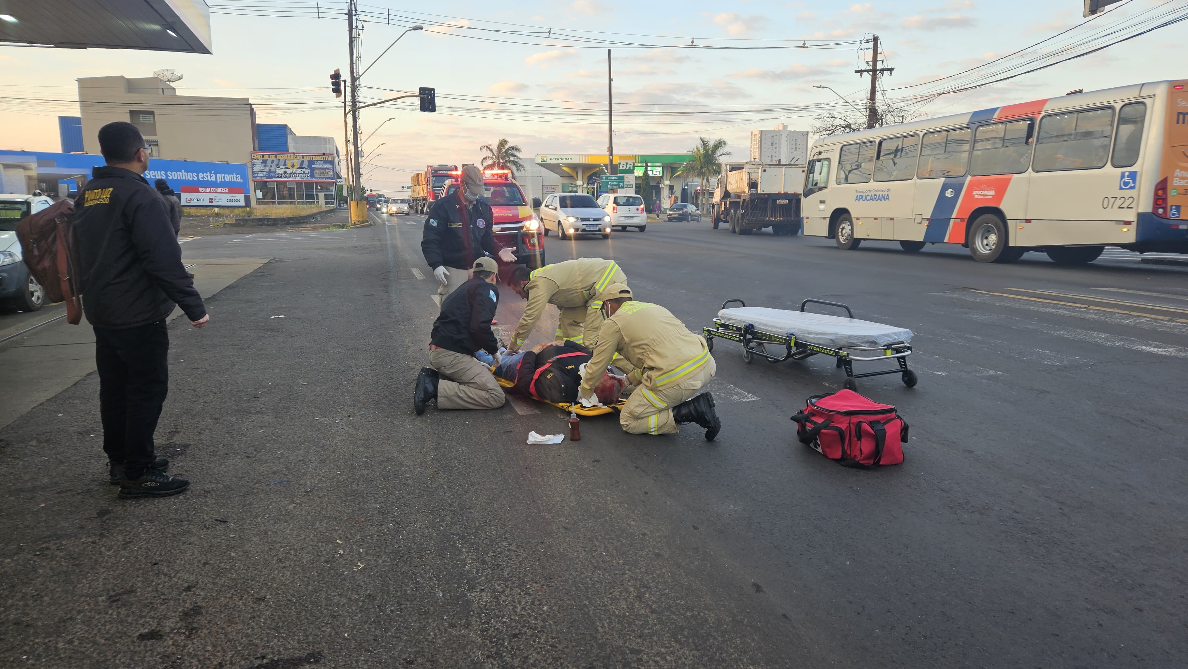 Trabalhador é atropelado por carro ao atravessar Avenida Minas Gerais