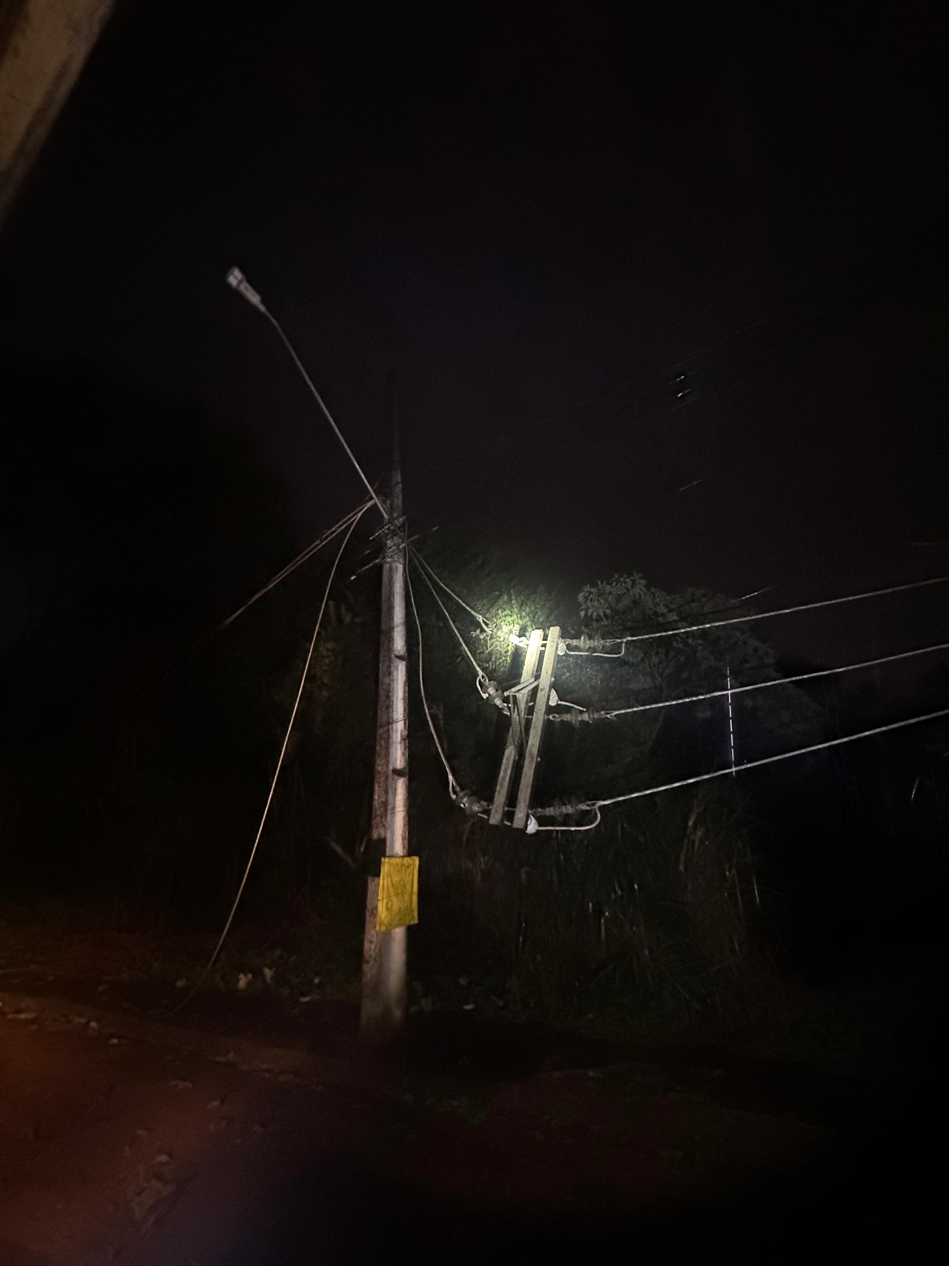Vendaval durante a madrugada deixa estragos em Apucarana; veja fotos
