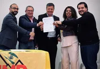 Rio Bom celebra assinatura de contratos habitacionais de 50 famílias