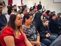 Rio Bom celebra assinatura de contratos habitacionais de 50 famílias