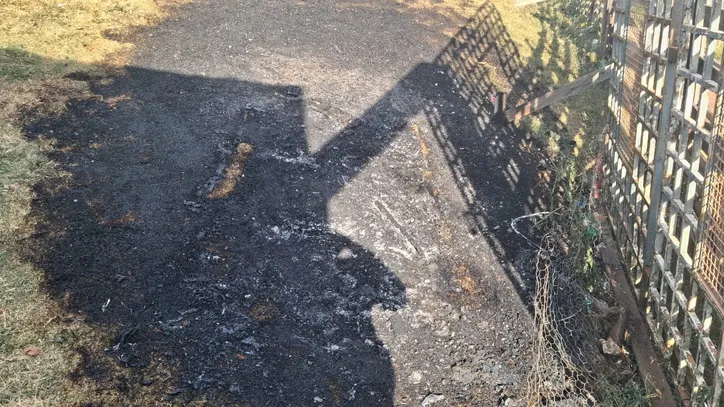 Casa de costureira pega fogo em Apucarana; incêndio pode ser criminoso