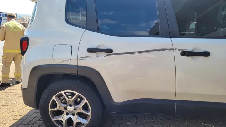 Motociclista de 26 anos colide contra Jeep em Apucarana