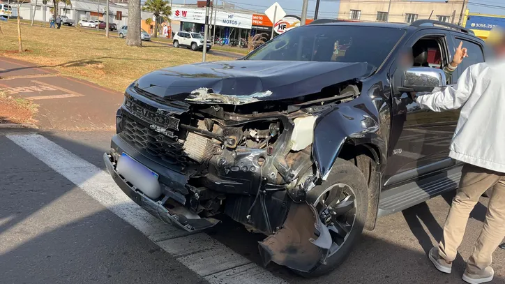 Motorista de S10 colide contra trem em Arapongas: "Foi um descuido"