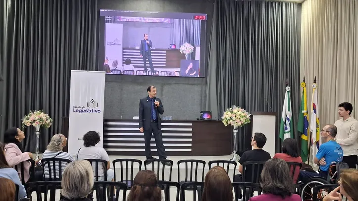 Palestrante convidado, juiz eleitoral Rogério Tragibo de Campos.
