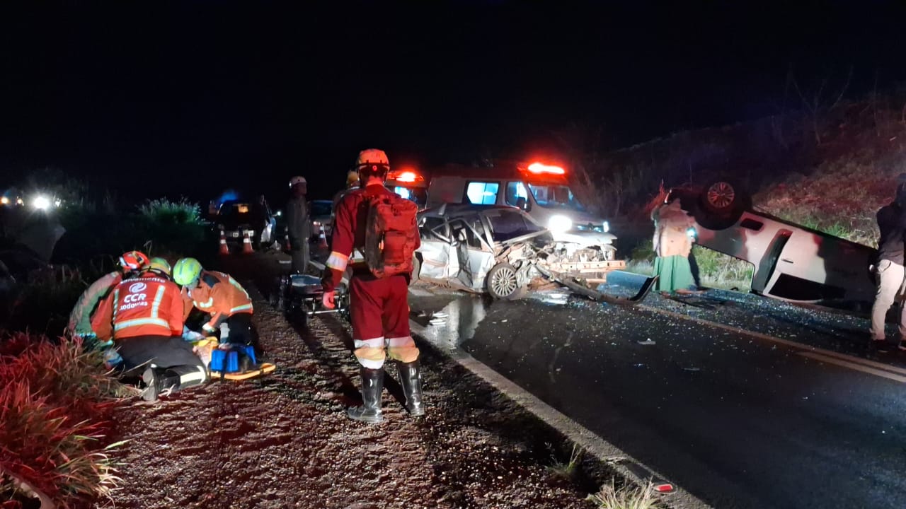 A colisão envolveu um Chevrolet Vectra, um Chevrolet Monza e uma Volkswagen Saveiro.