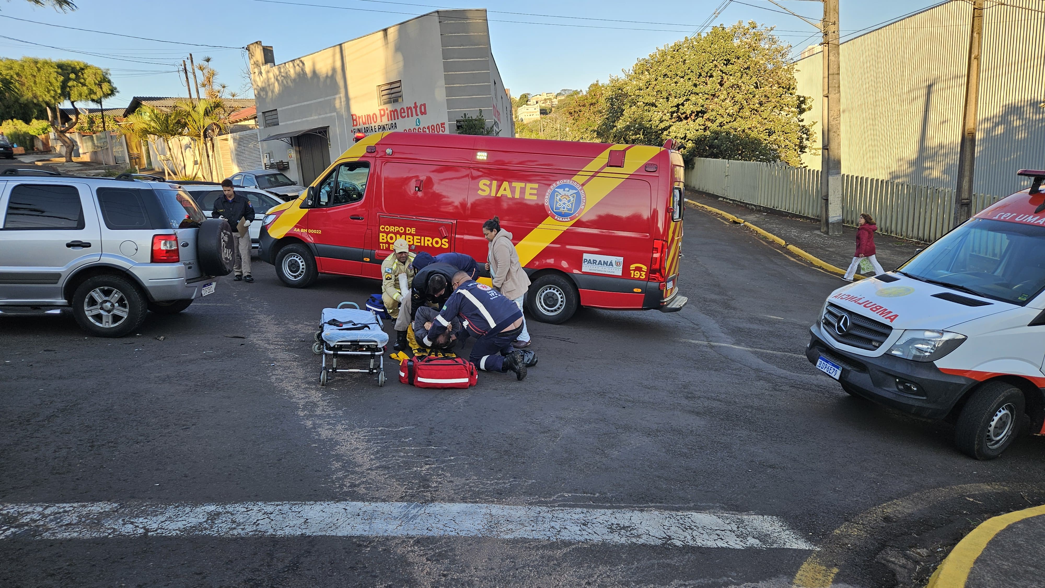 Acidente entre carro e moto deixa motociclista ferido em Apucarana