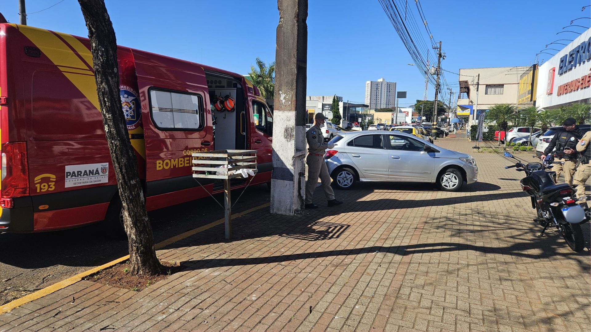 Acidente envolvendo carro e moto é registrado em Apucarana