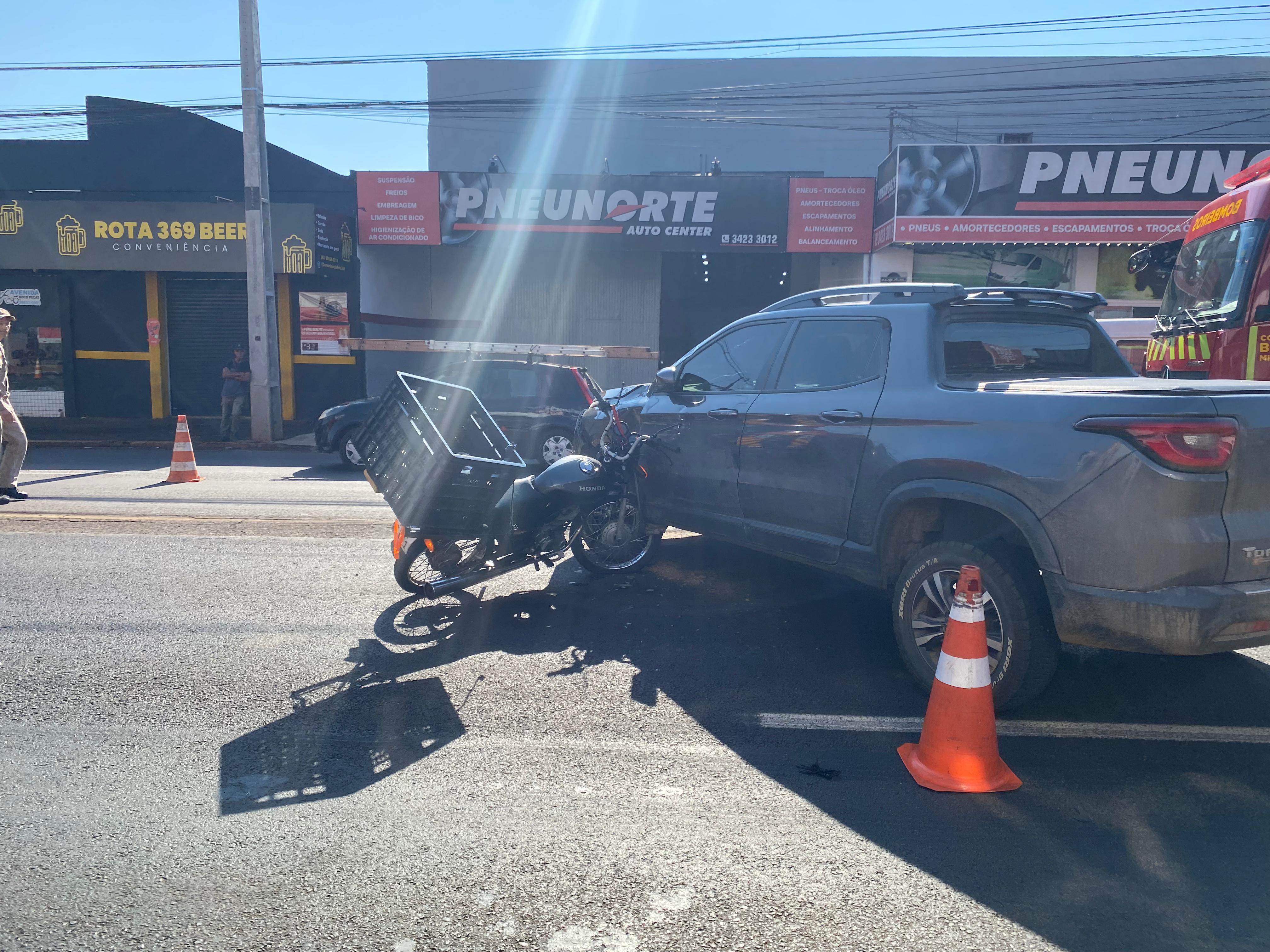 Acidente na Avenida Minas Gerais deixa motociclista ferido