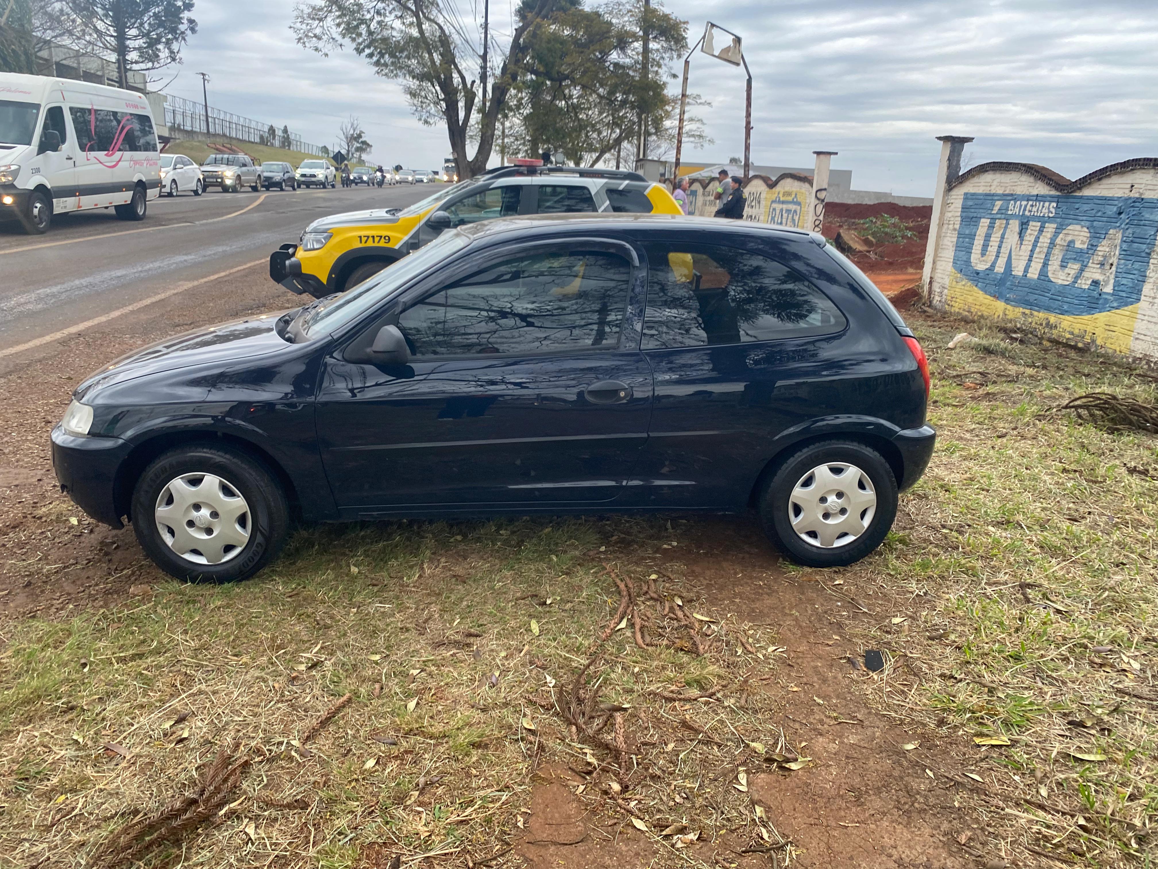 Colisão entre três veículos deixa motociclista ferido em Apucarana
