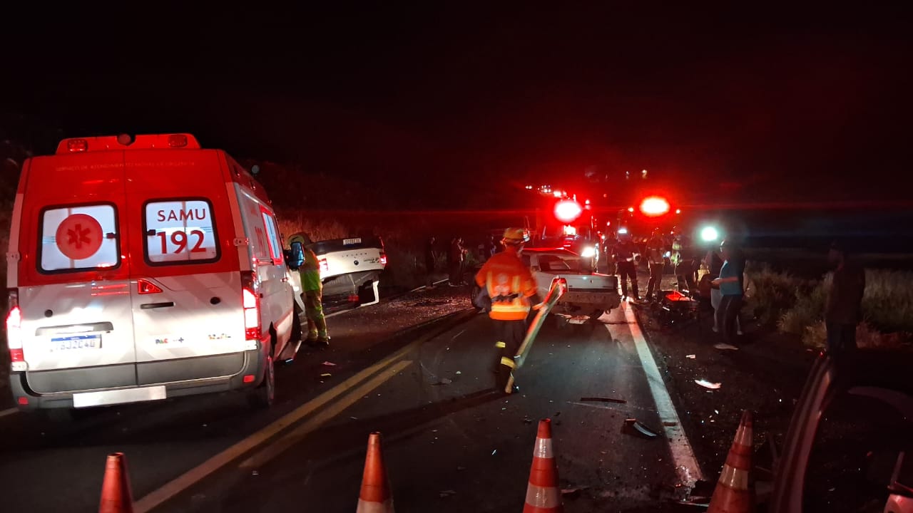 Duas pistas bloqueadas pelo acidente