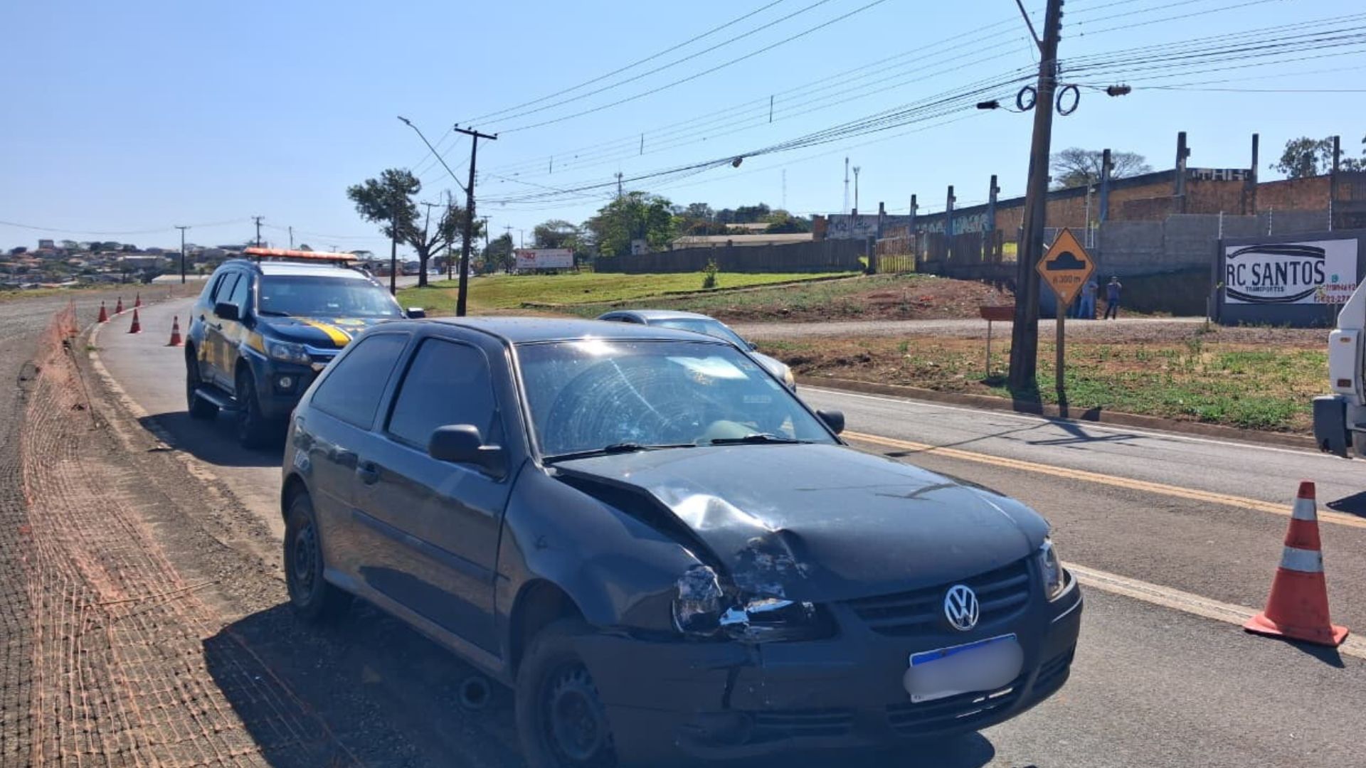 Engavetamento entre três veículos é registrado na Avenida Minas Gerais