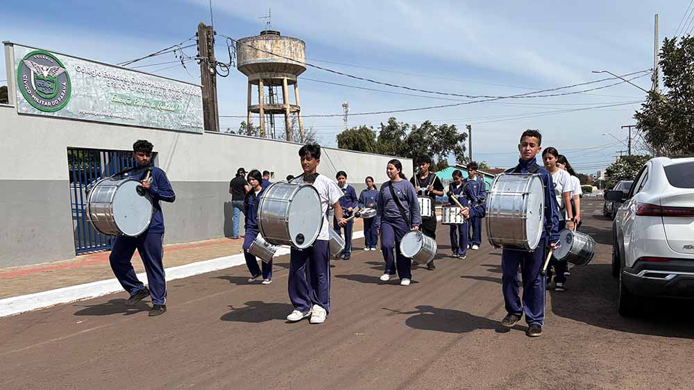 Ensaio dos alunos do Colégio Cívico Militar de Jardim Alegre