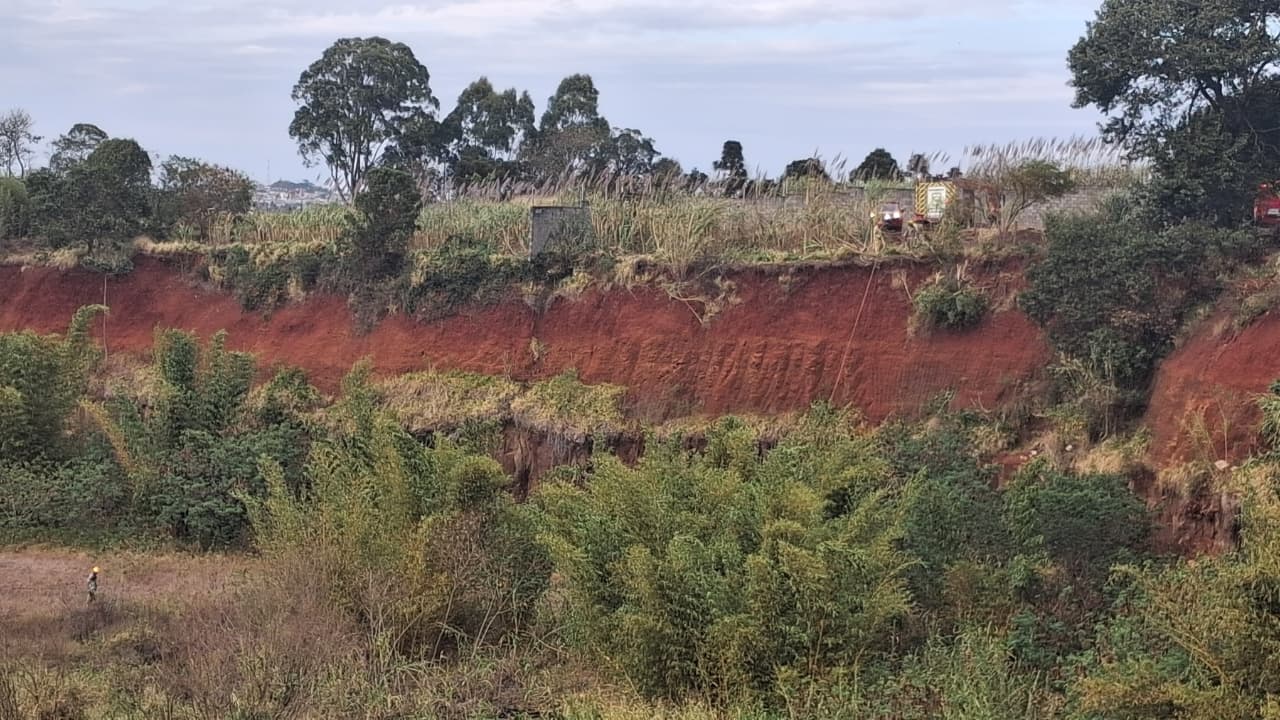 Funcionária cai de barranco de 25 metros de empresa em Apucarana