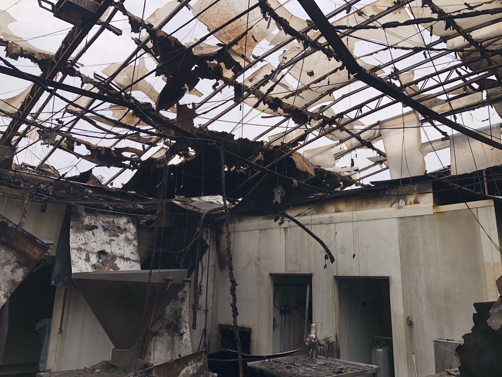 Incêndio destrói fábrica de frios em Jandaia do Sul