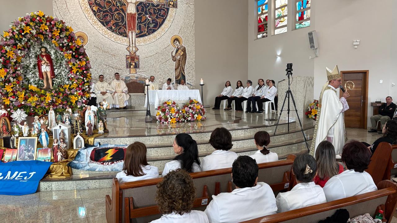 Ivaiporã reinaugura praça com presença do bispo Dom Carlos
