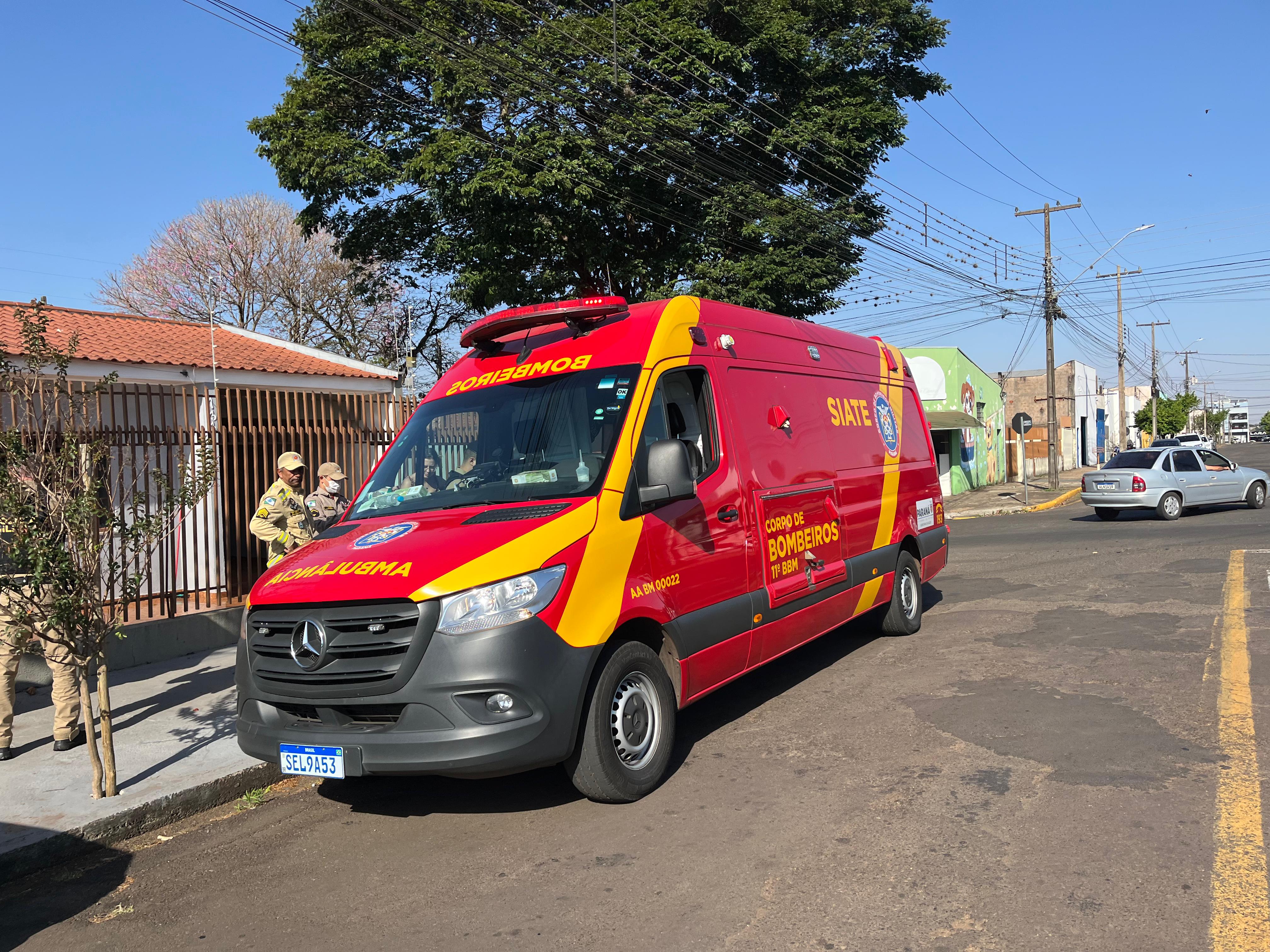 Jovem em moto esportiva fica ferido após acidente em Apucarana