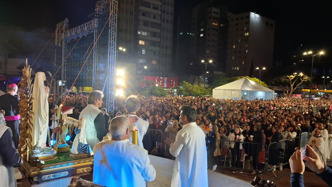 Missa com Frei Gilson lota Catedral em Apucarana; veja fotos