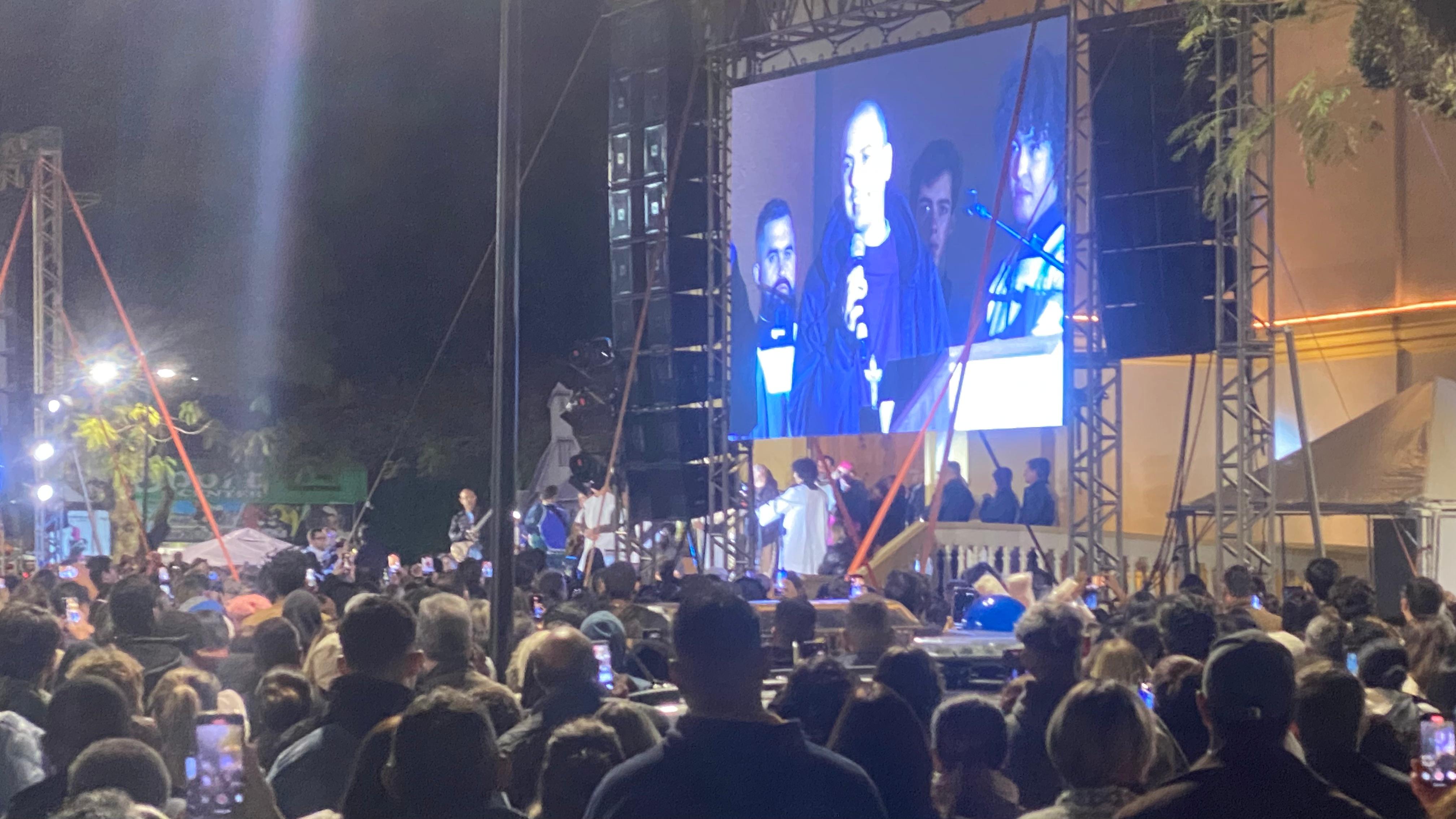 Missa com Frei Gilson lota Catedral em Apucarana; veja fotos