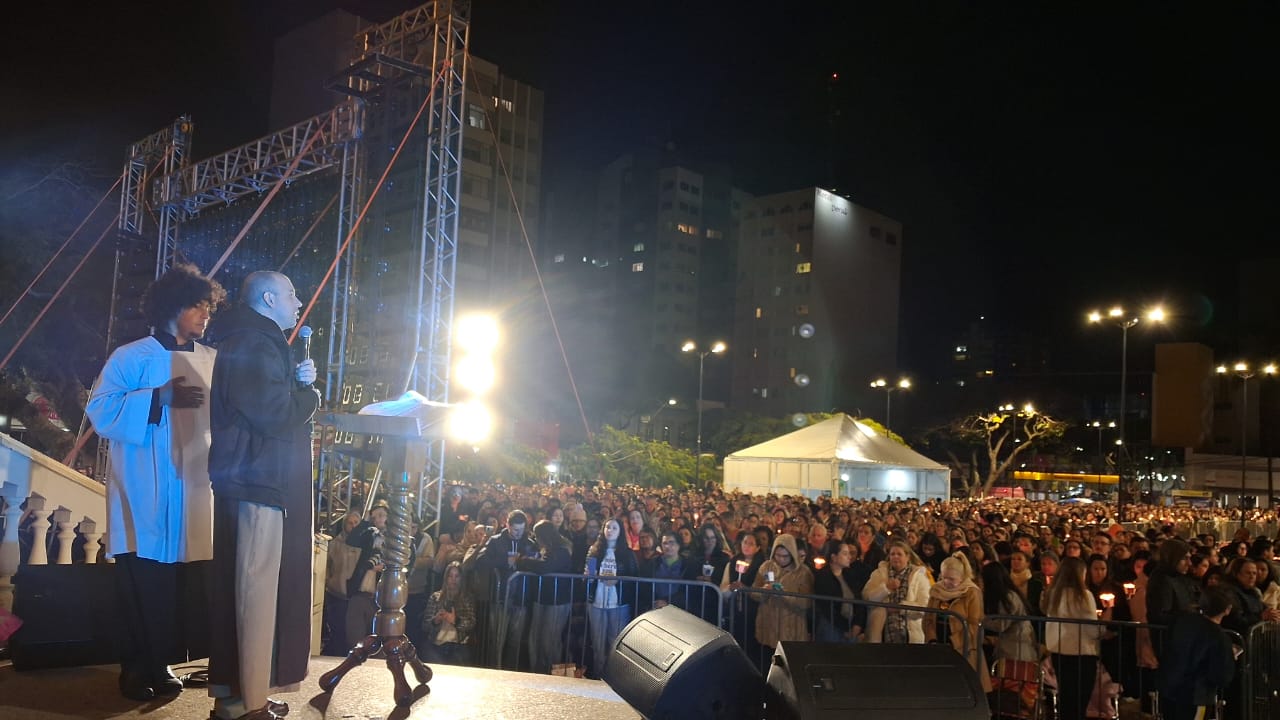 Missa com Frei Gilson lota Catedral em Apucarana; veja fotos