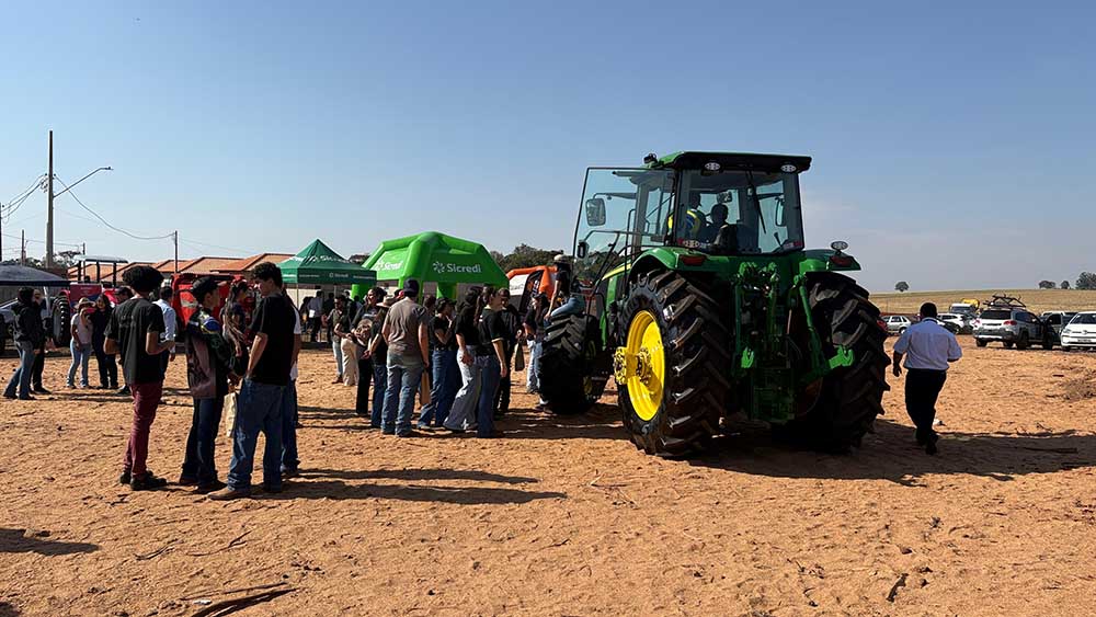 Prefeitura de Jardim Alegre realiza primeira feira Vale do Leite