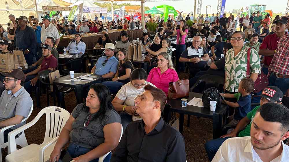 Prefeitura de Jardim Alegre realiza primeira feira Vale do Leite