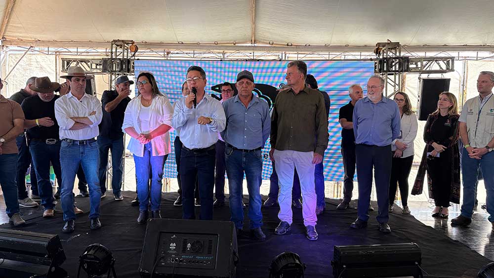 Prefeitura de Jardim Alegre realiza primeira feira Vale do Leite