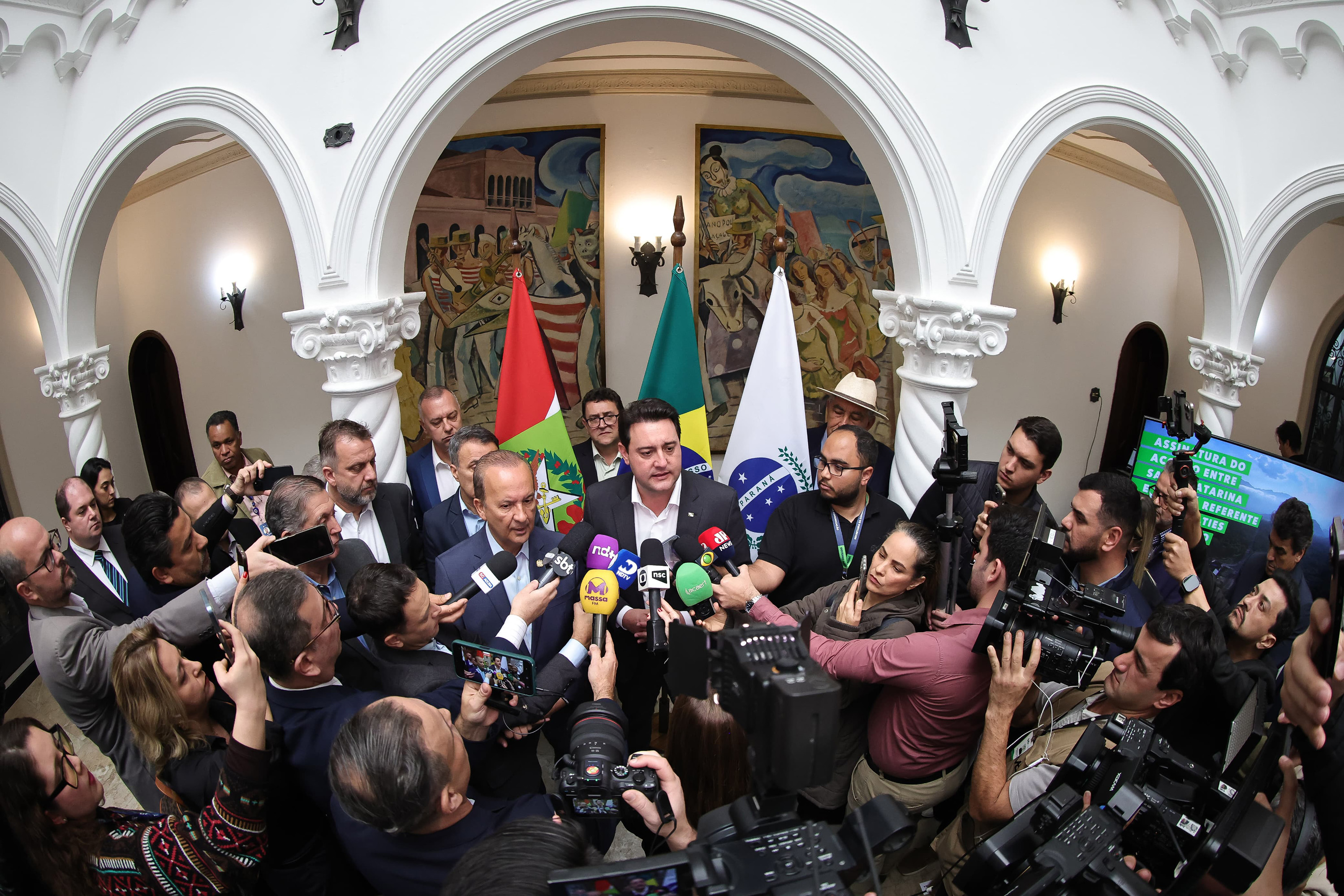 Ratinho e Jorginho Mello durante entrevista coletiva
