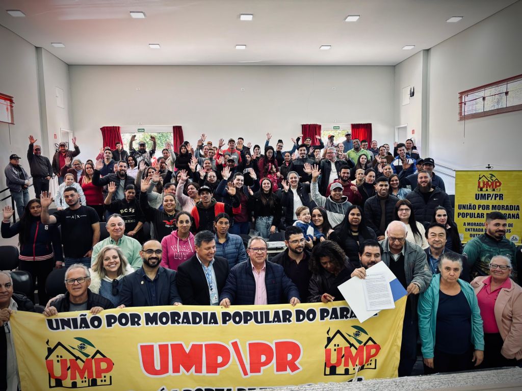 Rio Bom celebra assinatura de contratos habitacionais de 50 famílias