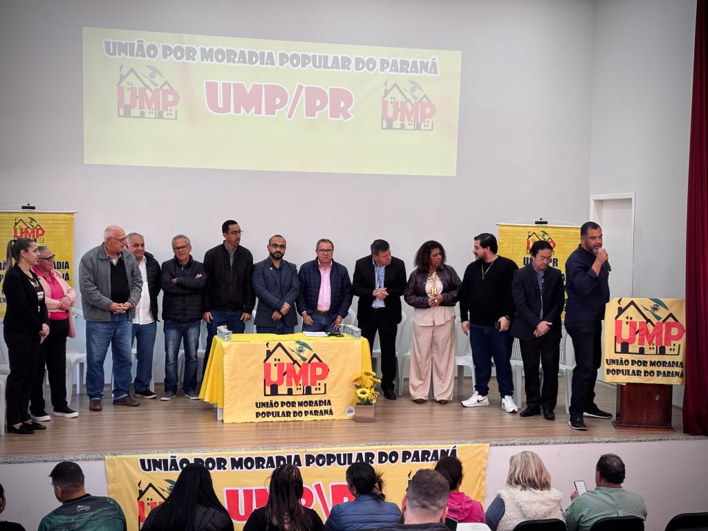 Rio Bom celebra assinatura de contratos habitacionais de 50 famílias