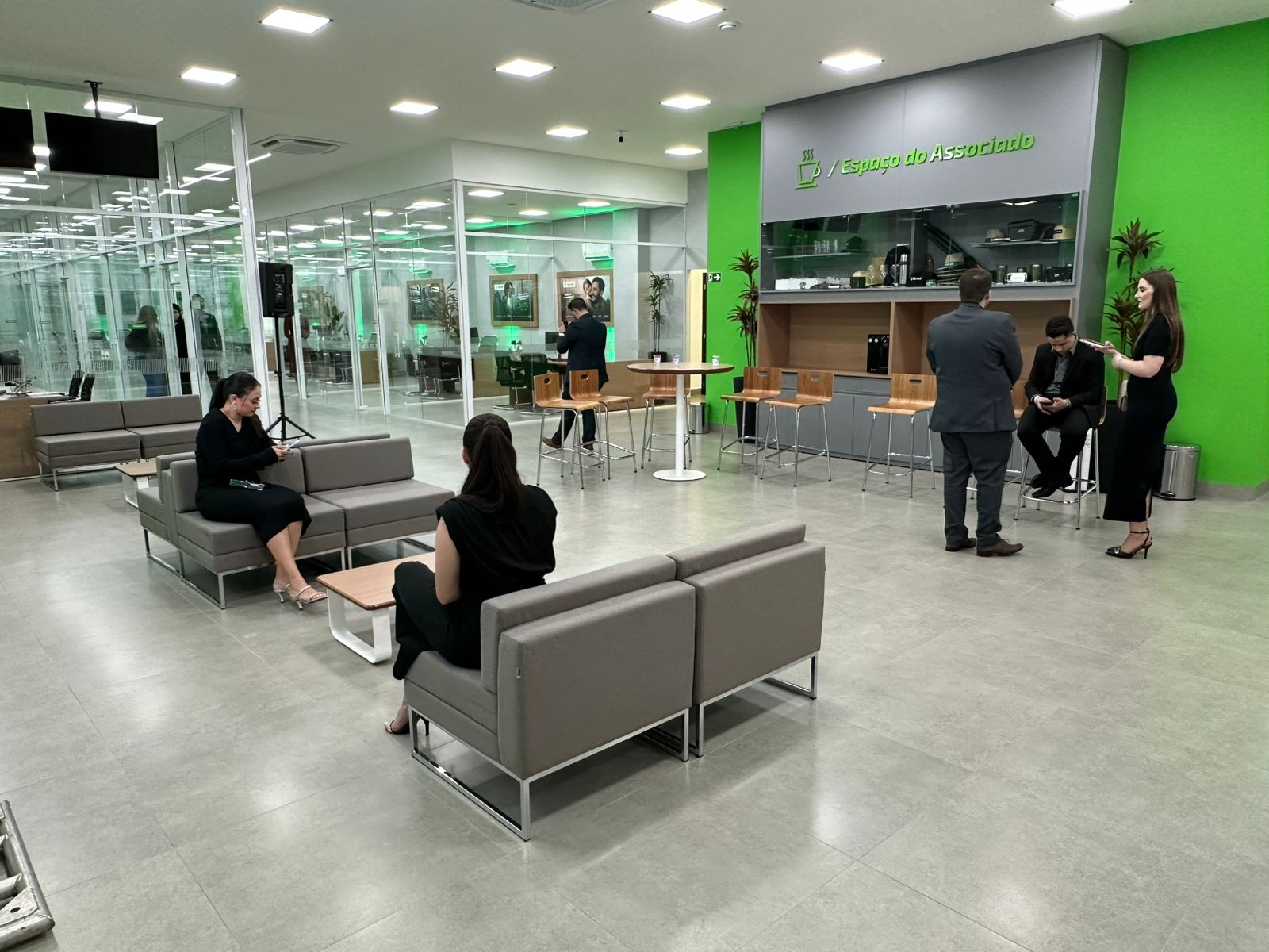 Sicredi Agroempresarial PR/SP reinaugura agência em Apucarana