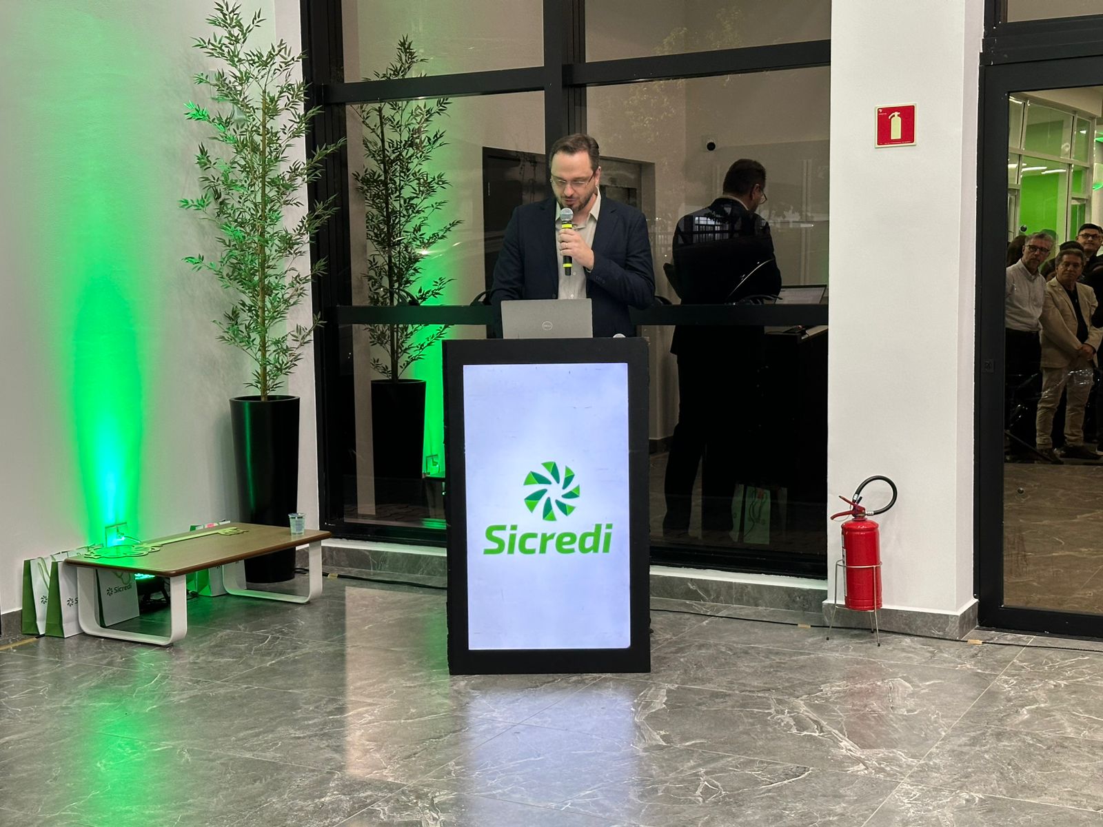 Sicredi Agroempresarial PR/SP reinaugura agência em Apucarana