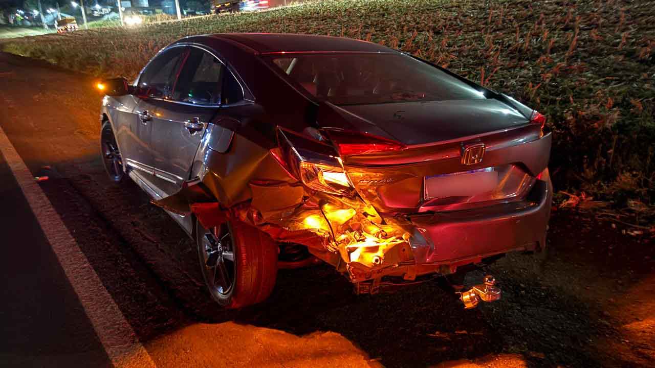 Três pessoas ficam feridas em engavetamento na PR-466 em Jardim Alegre