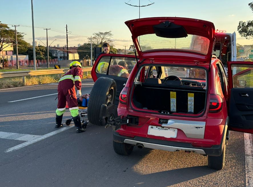 Tripla colisão deixa um ferido na BR-369 em Apucarana