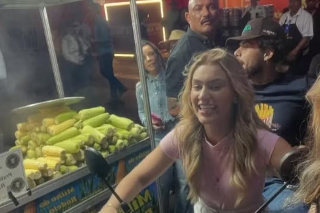 Zé Felipe surge na garupa de cantora sertaneja de Maringá (PR)