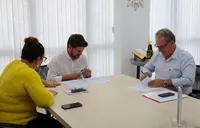 Prefeitura de Arapongas formaliza cessão de veículo para a Apae