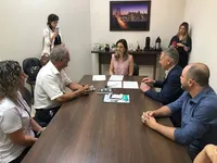 Terreno para nova Escola John Kennedy é oficializado com assinaturas