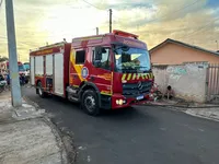 Veja fotos: casa foi totalmente destruída por fogo em Apucarana