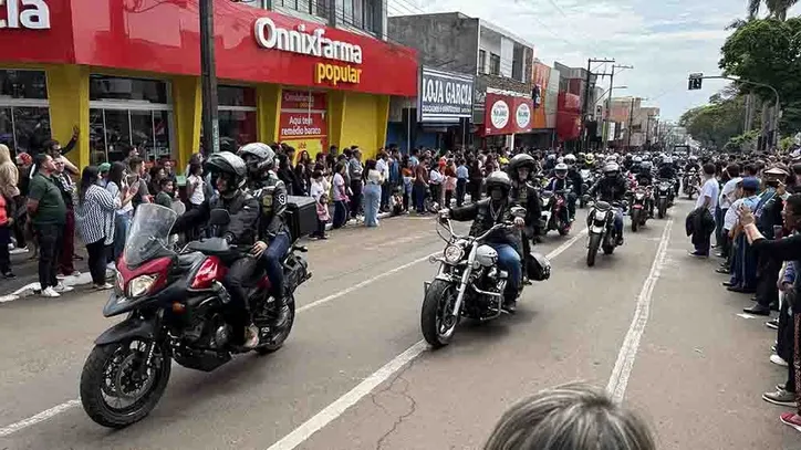 Desfile cívico da Independência atrai público recorde em Ivaiporã