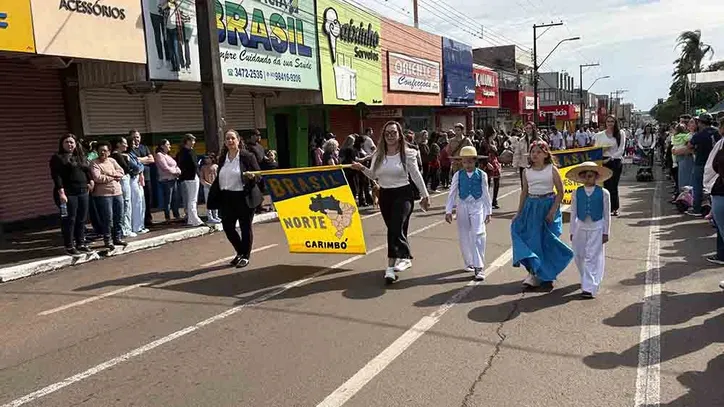 Desfile cívico da Independência atrai público recorde em Ivaiporã