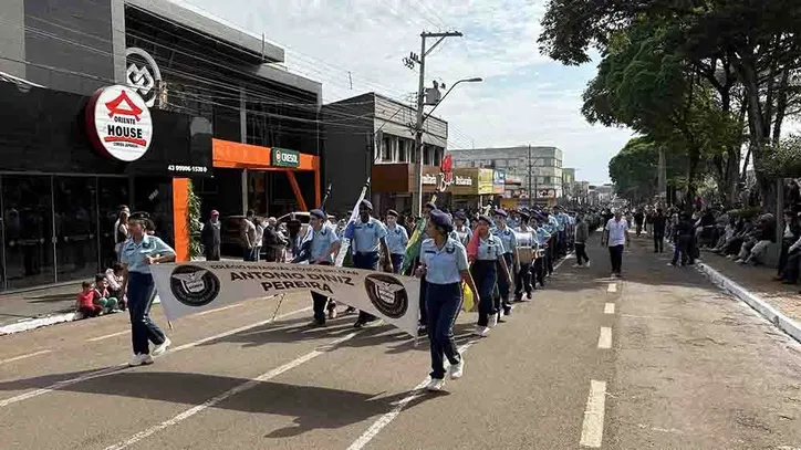 Desfile cívico da Independência atrai público recorde em Ivaiporã