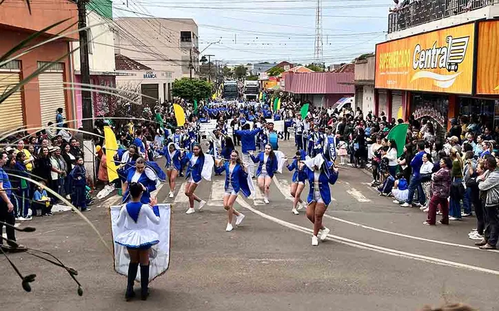 Desfile da Independência reúne escolas e entidades em Jardim Alegre
