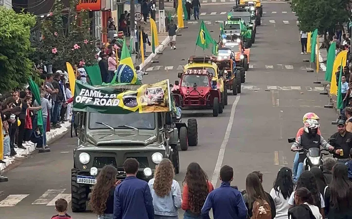 Desfile da Independência reúne escolas e entidades em Jardim Alegre