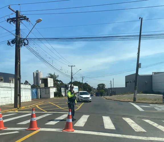 Incêndio prejudica trânsito na saída de Apucarana para Londrina