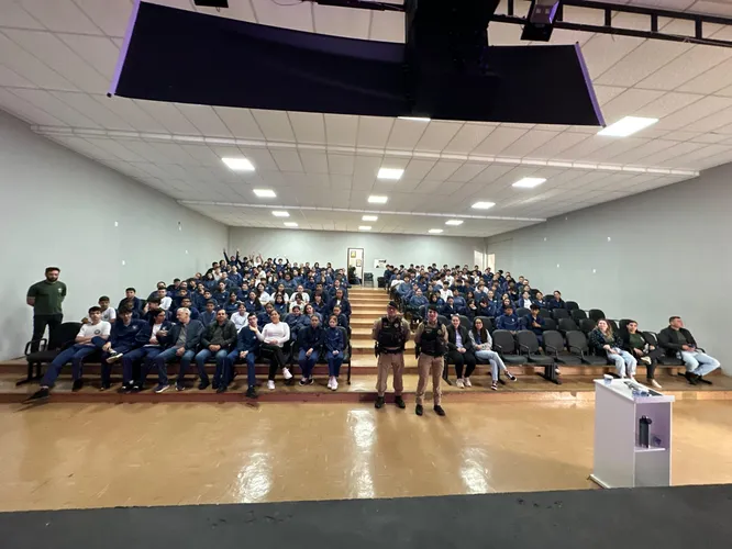 Palestra sobre relacionamentos abusivos é realizada em Cambira