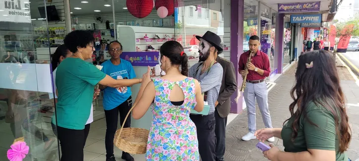 Rua Ponta Grossa celebra a primavera com dia especial de compras