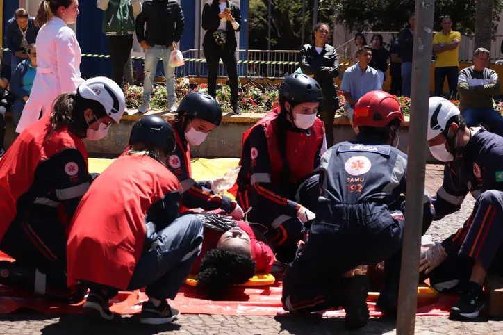 Simulação de acidente encerra Semana do Trânsito em Arapongas; veja