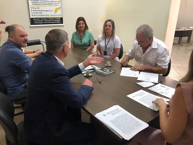 Terreno para nova Escola John Kennedy é oficializado com assinaturas