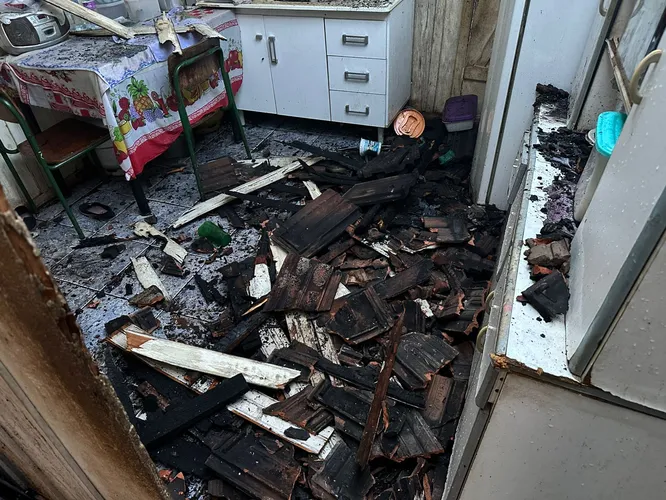 Veja fotos: casa foi totalmente destruída por fogo em Apucarana
